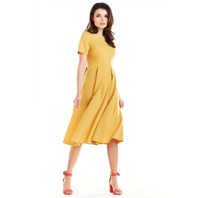 Romantické dámske šaty žltej farby s rozšírenou sukňou