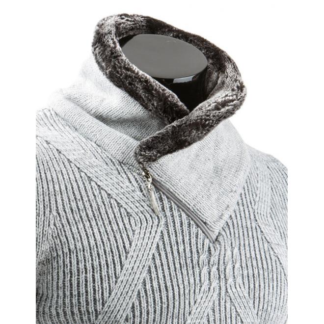 Vzorovaný pánsky sveter bielej farby s teplým golierom