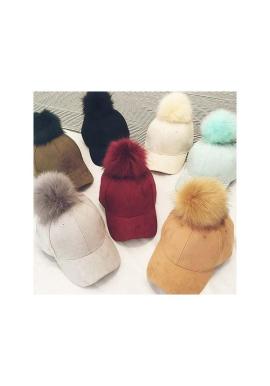 Dámska zamatová šiltovka s pompónom v zelenej farbe