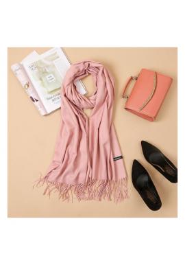 Dámsky elegantný šál so strapcami v ružovej farbe