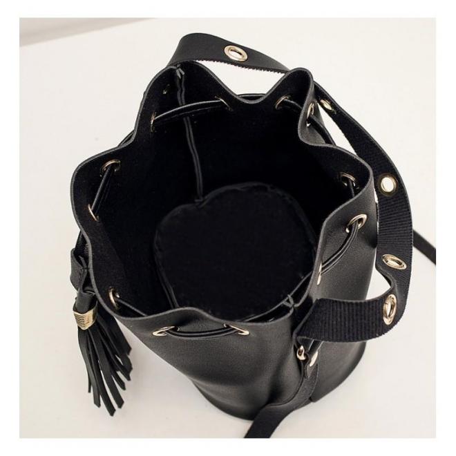 Štýlová dámska kabelka čiernej farby vo forme vrecka