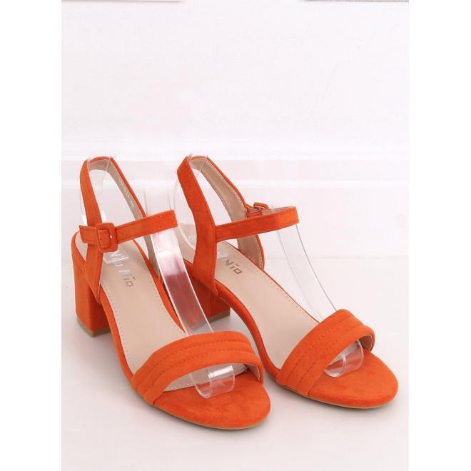 Semišové dámske sandále oranžovej farby na nízkom podpätku