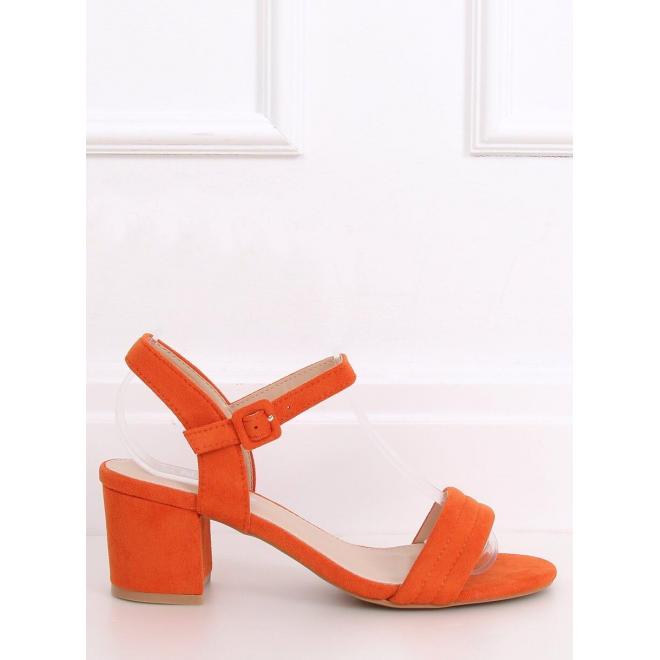 Semišové dámske sandále oranžovej farby na nízkom podpätku