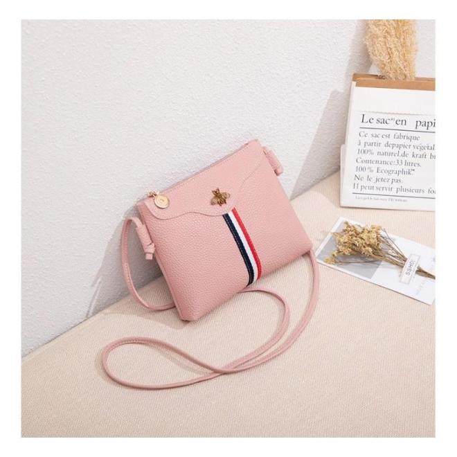 Dámska mini kabelka s kontrastným pásom v ružovej farbe