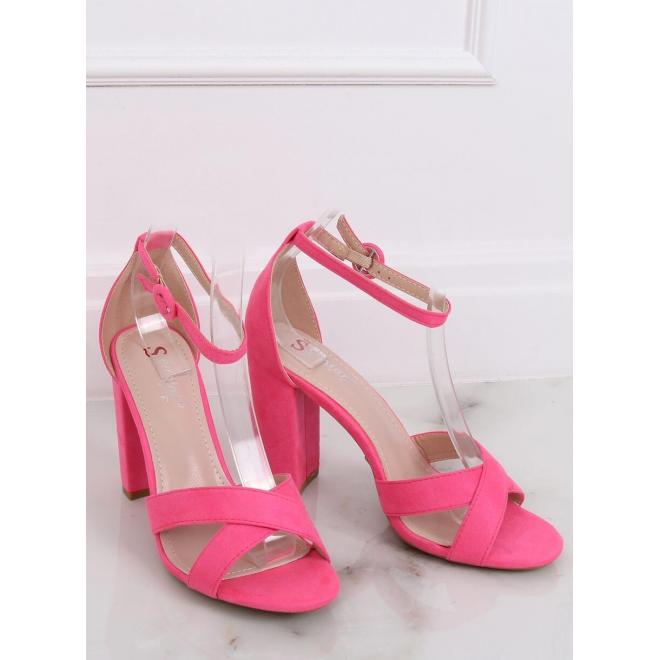 Semišové dámske sandále ružovej farby na stabilnom opätku