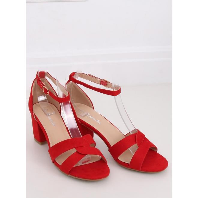 Dámske semišové sandále na nízkom podpätku v červenej farbe