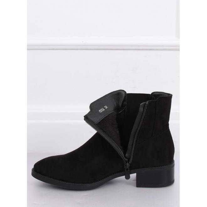 Semišové dámske topánky čiernej farby s nízkym opätkom