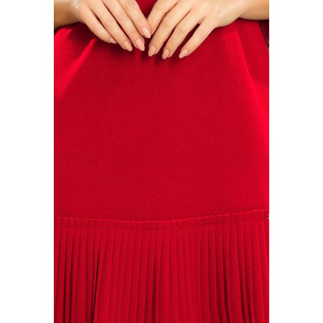 Dámske pohodlné šaty s plisovanými prvkami v červenej farbe