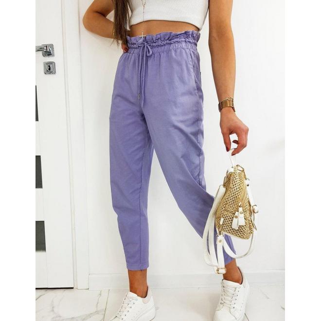 Dámske pohodlné nohavice s ozdobným nariasením vo fialovej farbe