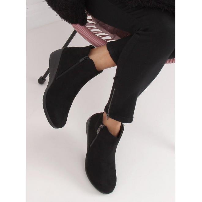 Čierne semišové topánky na klinovom opätku pre dámy