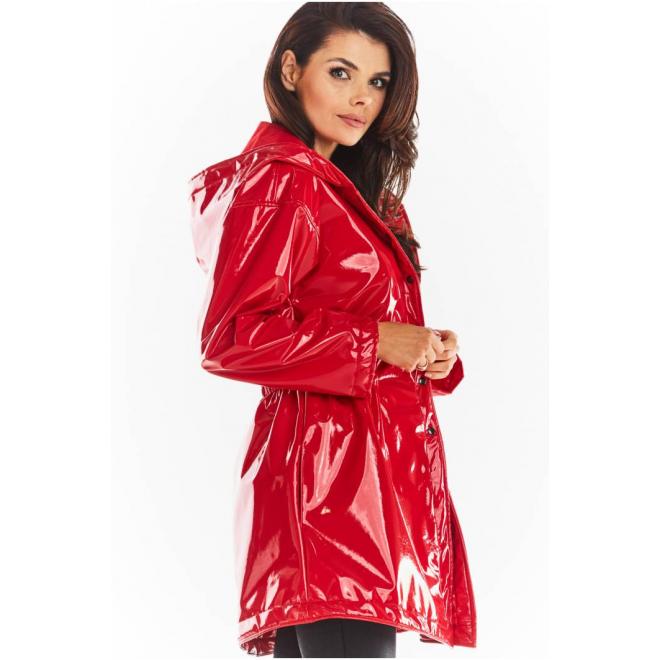 Vinylová dámska bunda červenej farby na jeseň