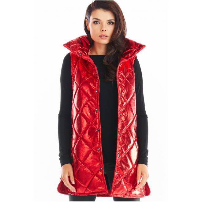 Prešívaná dámska vesta červenej farby s vysokým golierom