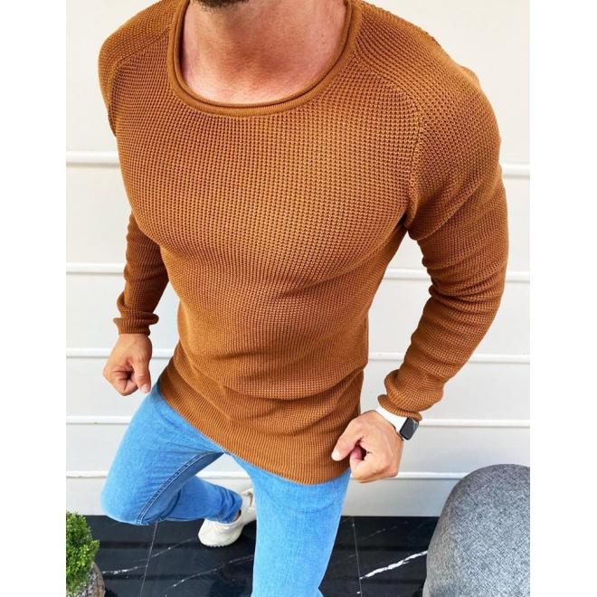 Pánsky módny sveter s okrúhlym výstrihom v hnedej farbe