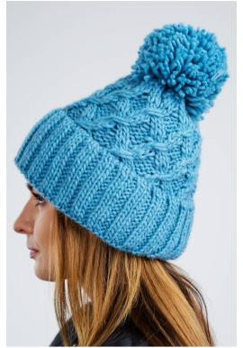 Dámska teplá čiapka na zimu v modrej farbe