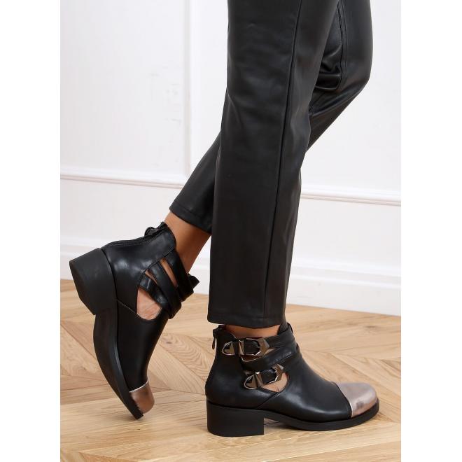 Dámske členkové topánky s metalickými špičkami v čiernej farbe