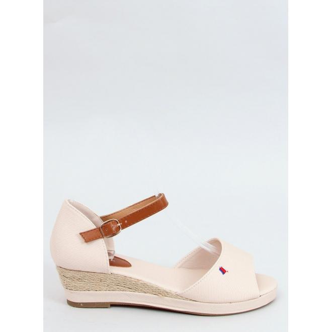 Dámske pohodlné sandále s nízkym podpätkom v béžovej farbe