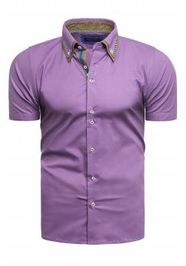 Klasická pánska košeľa fialovej farby s krátkym rukávom v akcii