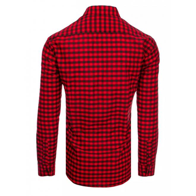 Kockovaná pánska košeľa červeno-čiernej farby s vreckami na hrudi