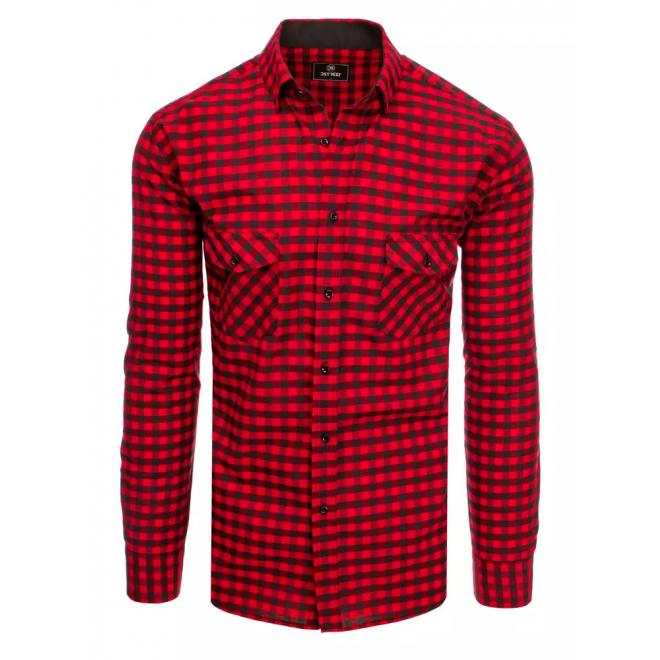Kockovaná pánska košeľa červeno-čiernej farby s vreckami na hrudi