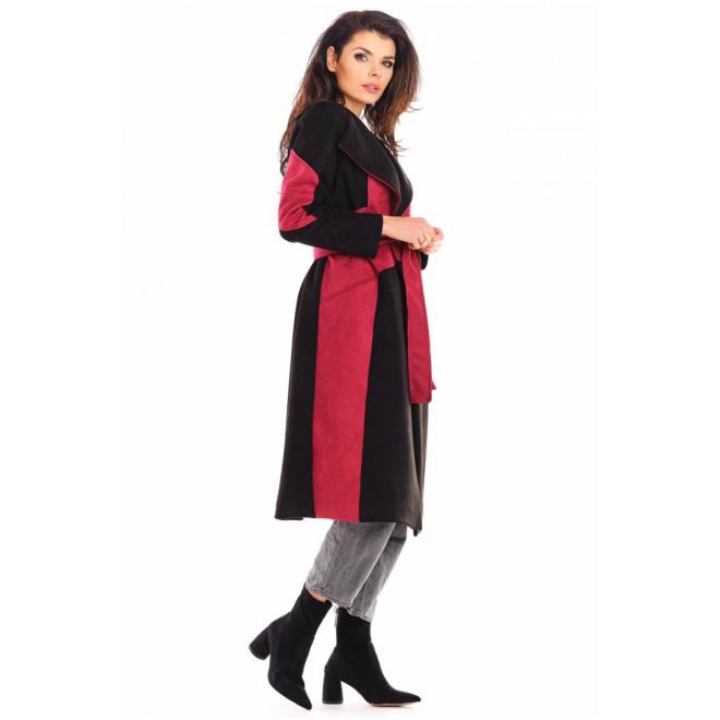 Dlhý dámsky semišový kabát bordovo-čiernej farby s opaskom