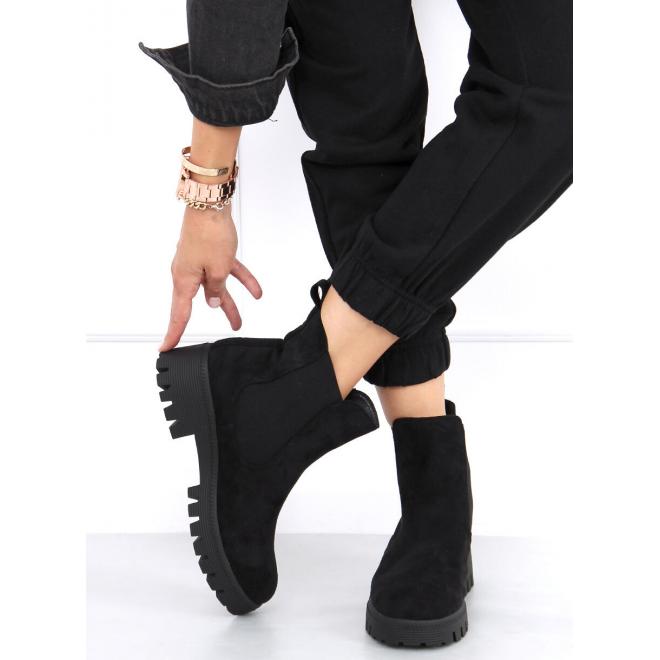 Dámske semišové topánky s elastickými vložkami v čiernej farbe