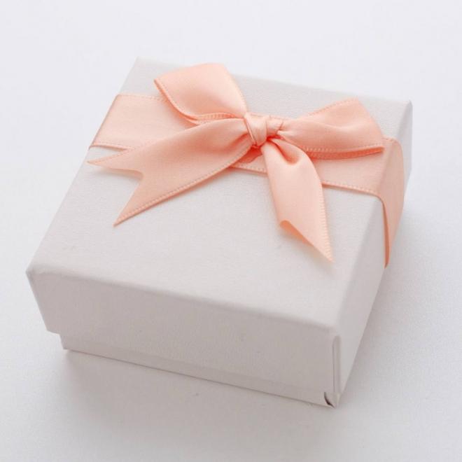 Elegantná krabička na šperky v svetlohnedej farbe s masľou