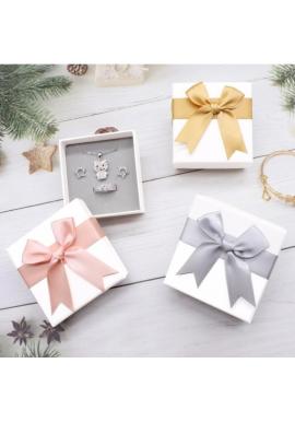 Biela darčeková krabička na šperky so sivou masľou
