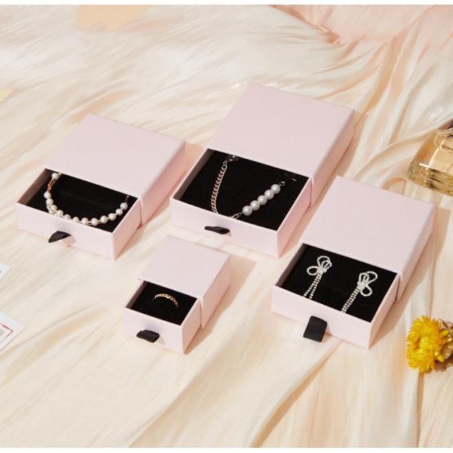 Darčeková ružová krabička na šperky