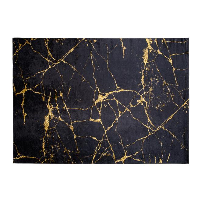 Čierny koberec so zlatým vzorom