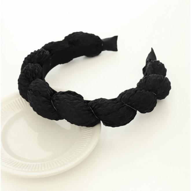 Pletená dámska čelenka čiernej farby
