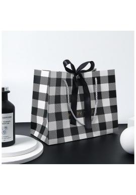 Čierno-biela kockovaná darčeková taška - 25x20x12 cm
