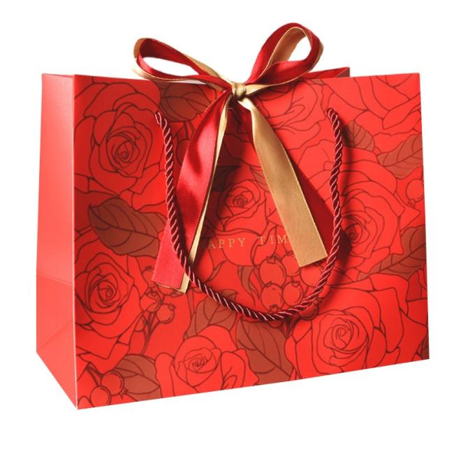 Darčeková taška v červenej farbe - 18x16x10 cm