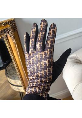 Hnedé elegantné rukavice so vzorom