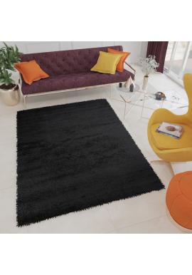Shaggy koberec v čiernej farbe