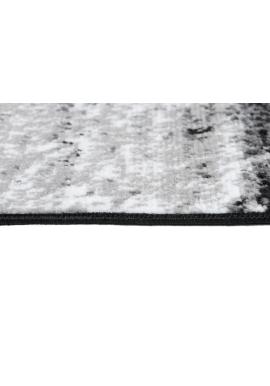 Vzorovaný metrážny koberec čiernej farby