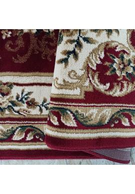 Červený metrážny koberec so vzorom
