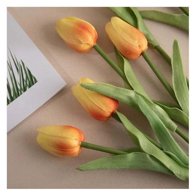 Žltý umelý tulipán