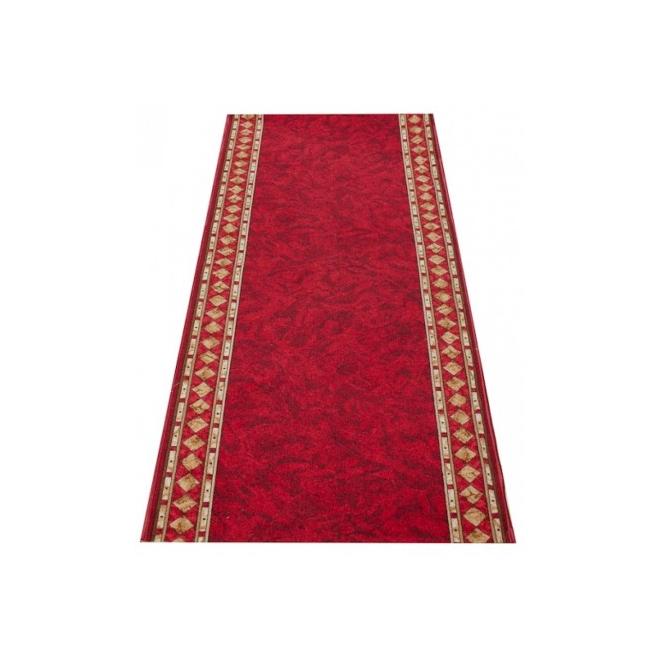 Moderný metrážny koberec v červenej farbe