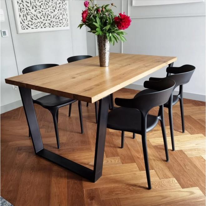 Čierna moderná stolička