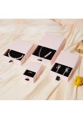 Ružová darčeková krabička na šperky v akcii