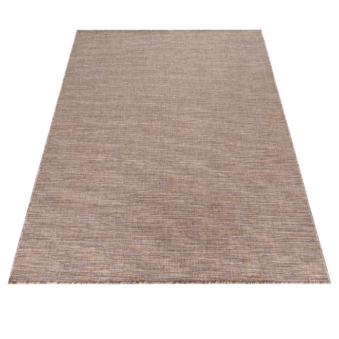 Klasický hnedý koberec