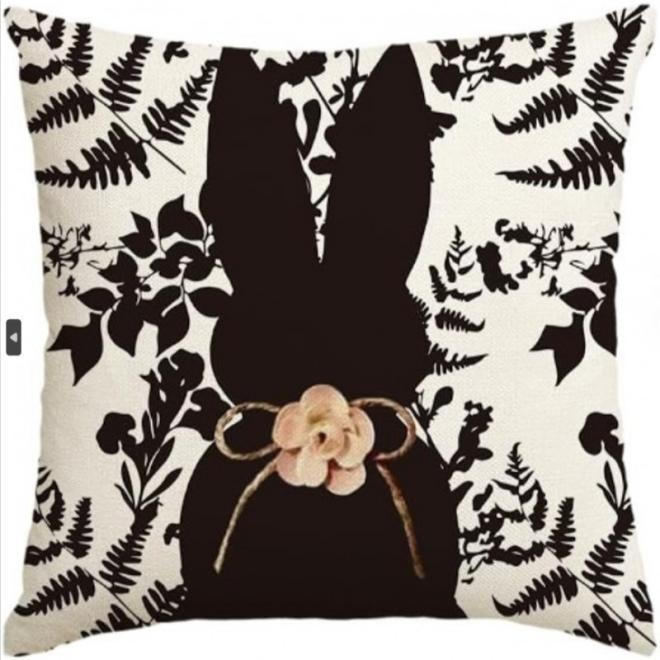 Čierno-biela jarná obliečka na vankúš