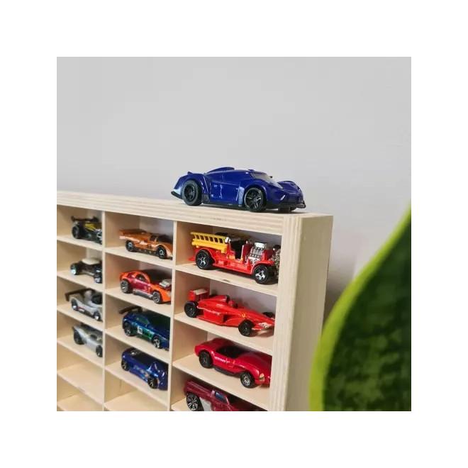 Drevená polica na autíčka