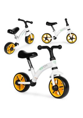 Čierno-biely balančný bicykel pre deti v akcii